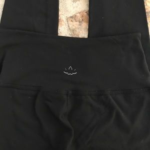 Beyond Yoga Black Cotton Leggings Size Small